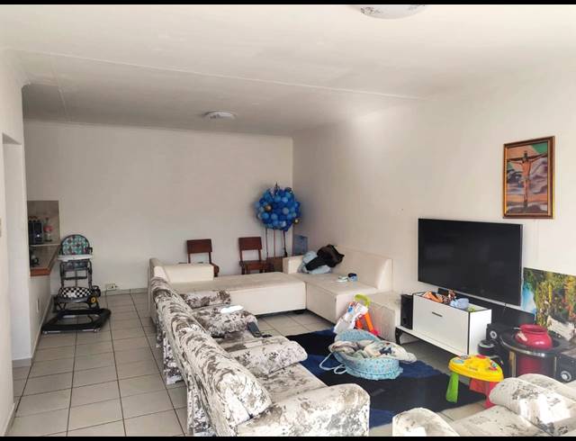 2 BEDROOM FLAT FOR SALE IN VEREENIGING CENTRAL